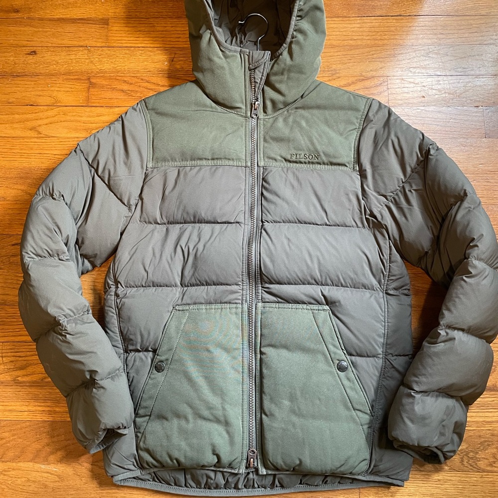 Filson Women’s Featherweight Down Jacket in Otter Green